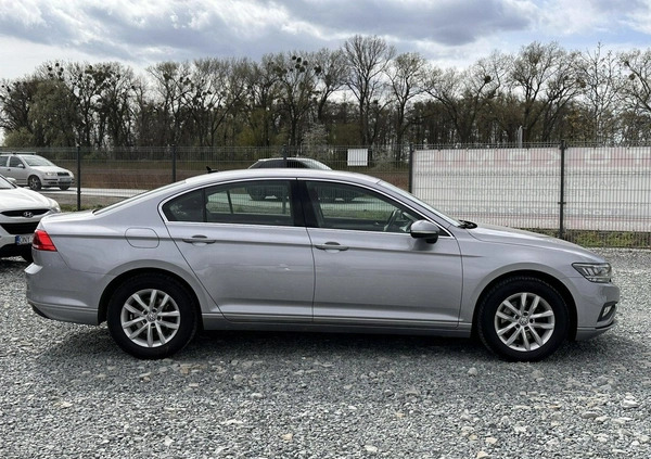 Volkswagen Passat cena 79900 przebieg: 113900, rok produkcji 2019 z Wojkowice małe 466